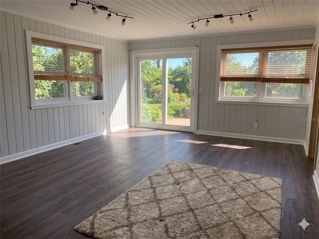 3 Elizabeth Drive E - Photo 8