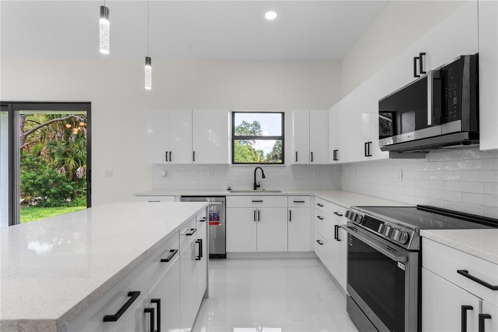 10070 Flat River St - Photo 5