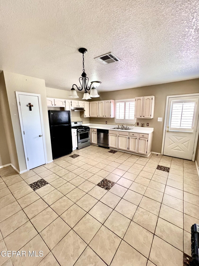 11600 Edward James Avenue - Photo 1