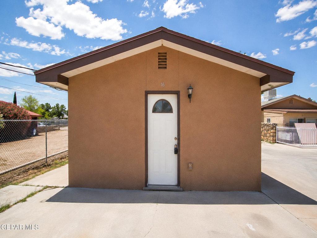 216 S Schutz Drive - Photo 0