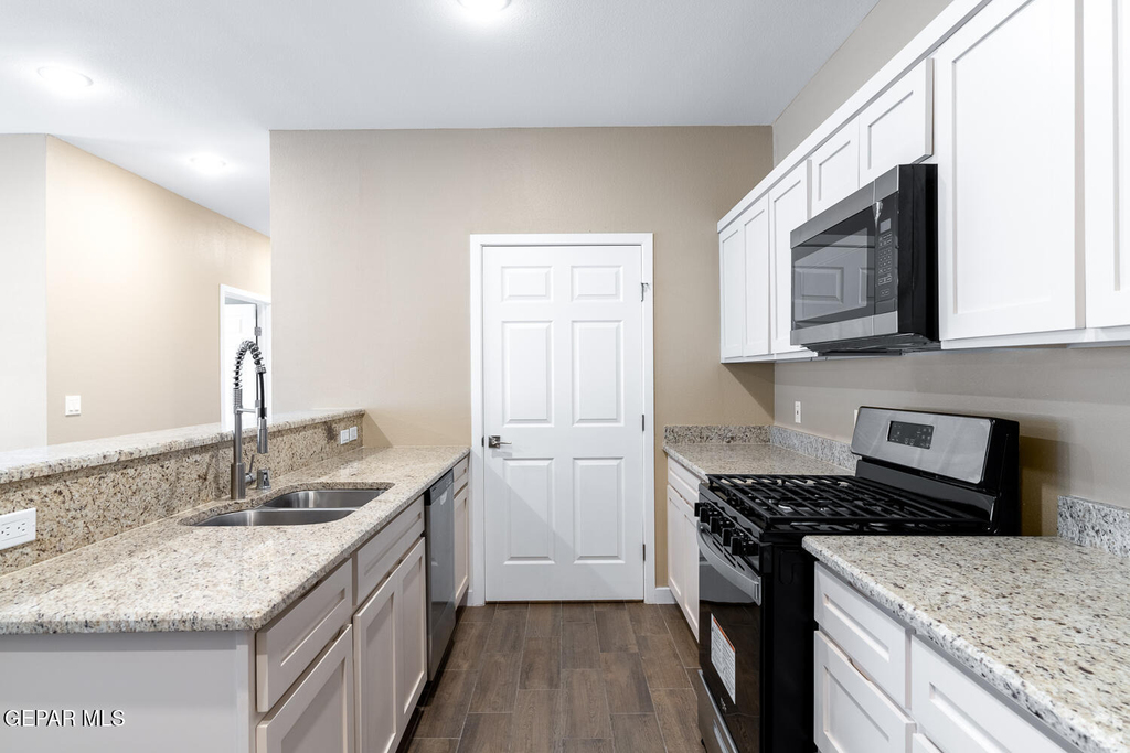 9779 Mccombs Street - Photo 3