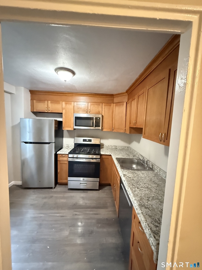 71 Strawberry Hill Avenue - Photo 7