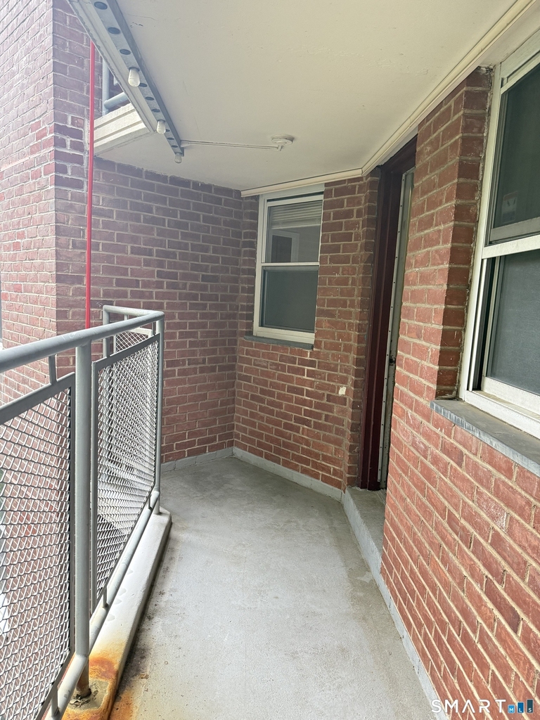 71 Strawberry Hill Avenue - Photo 5