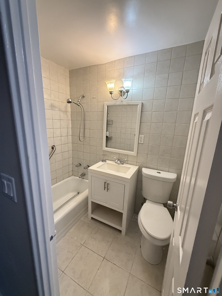 71 Strawberry Hill Avenue - Photo 8