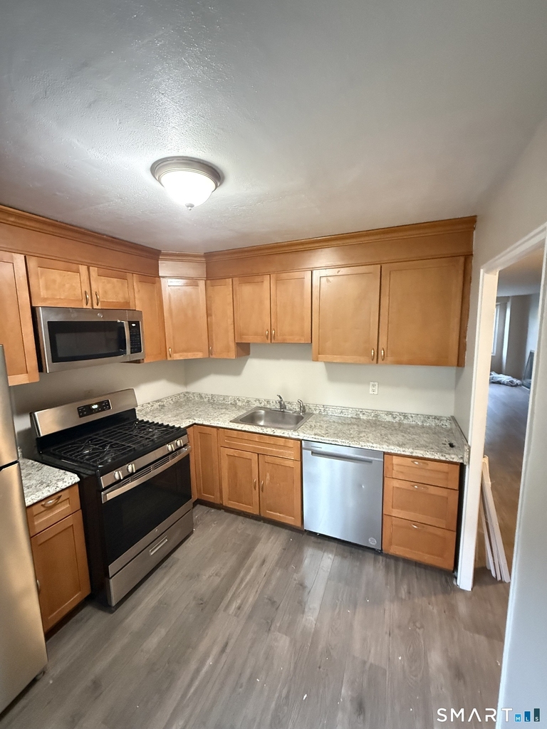 71 Strawberry Hill Avenue - Photo 6