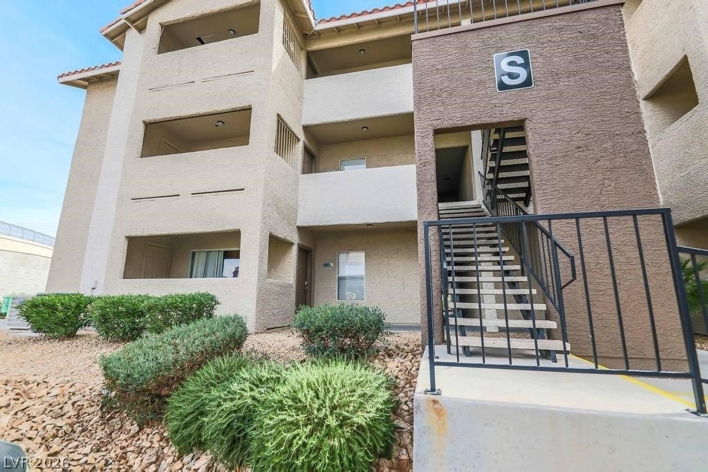 4200 S Valley View Boulevard - Photo 0