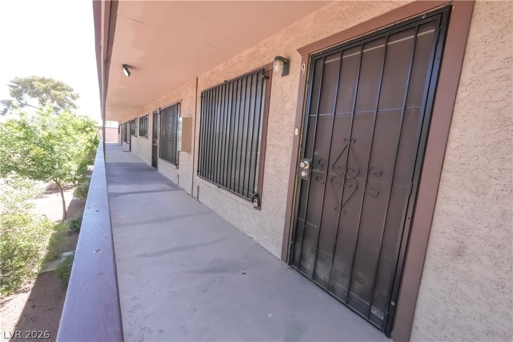 585 S Royal Crest Circle - Photo 9