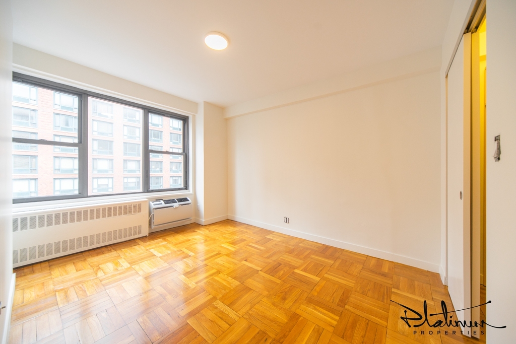 4th ave - Photo 2