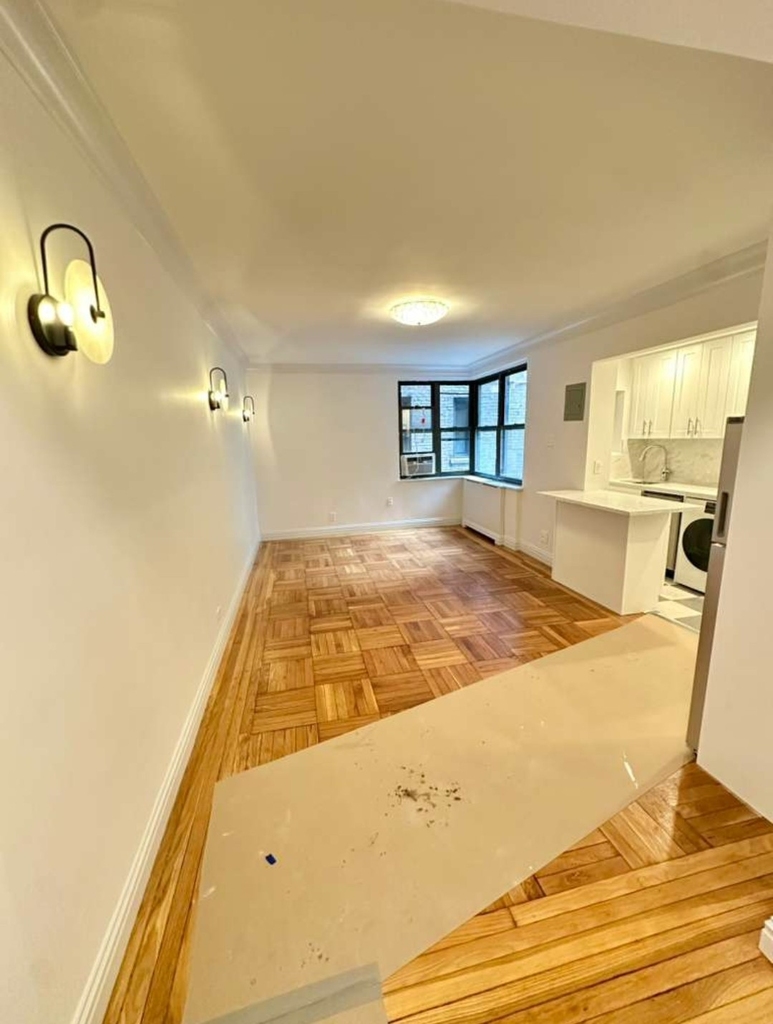 340 East 66th Street - Photo 4