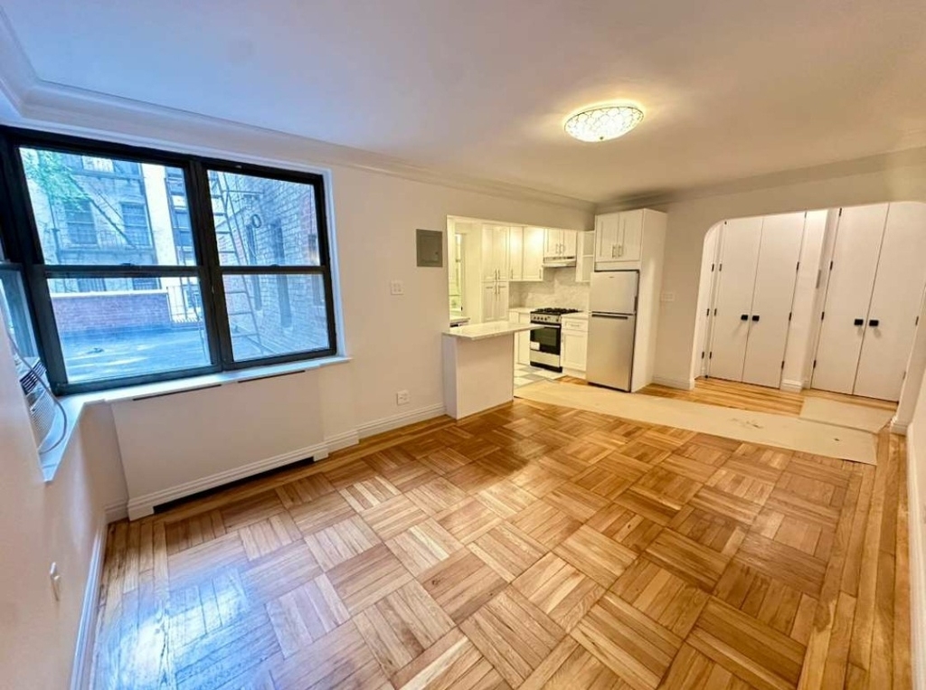 340 East 66th Street - Photo 3