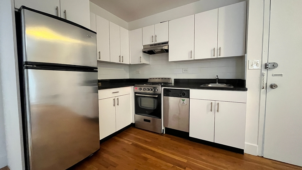 East 87th Street & 3rd Ave - Photo 2