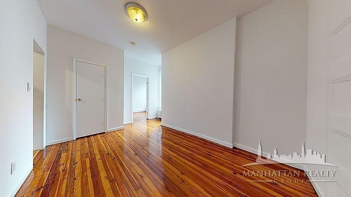 York Ave - Photo 1