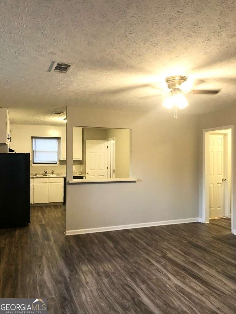 210 E Paces Drive - Photo 1