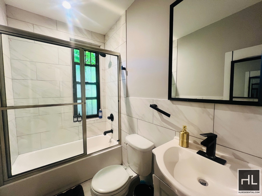886 Hancock Street - Photo 2