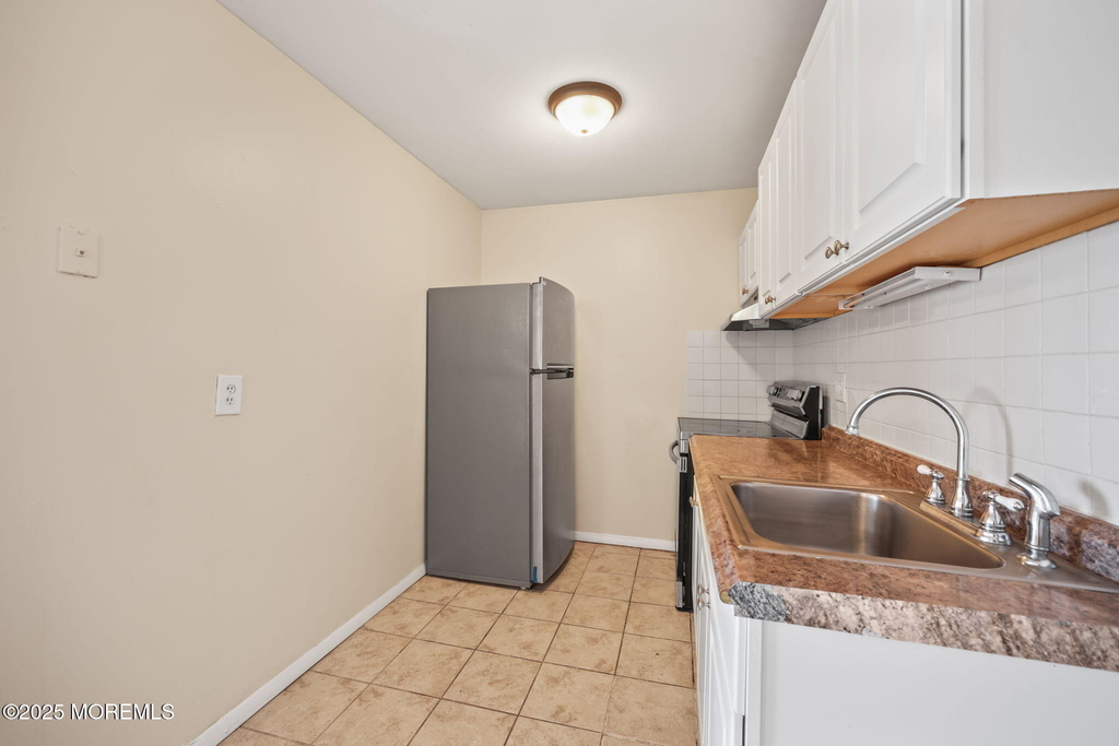 175 Buckelew Avenue - Photo 4