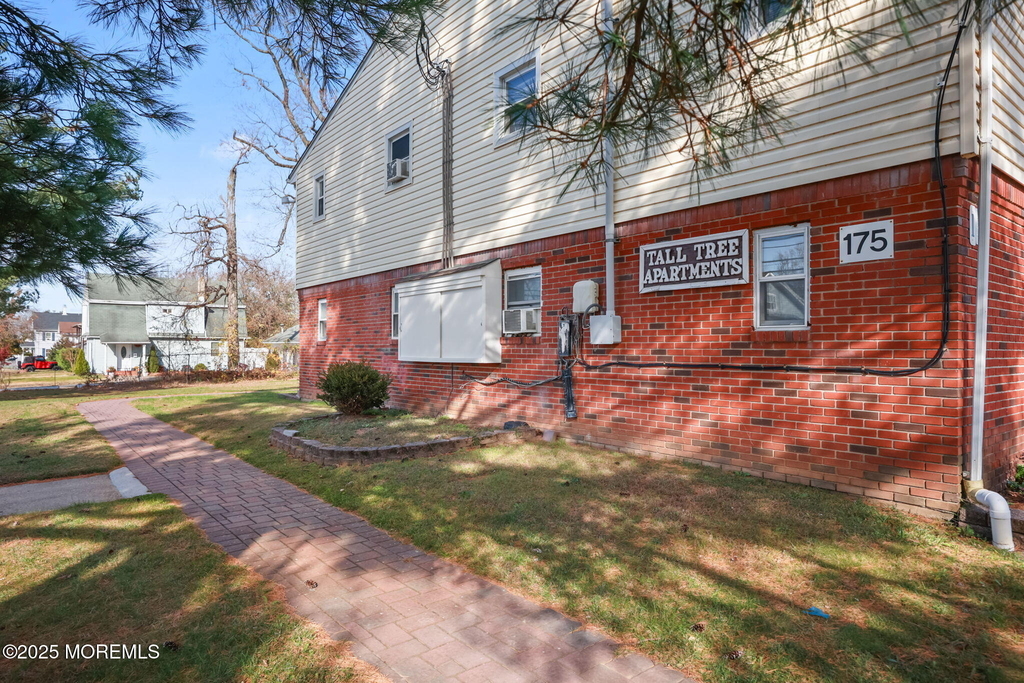 175 Buckelew Avenue - Photo 2