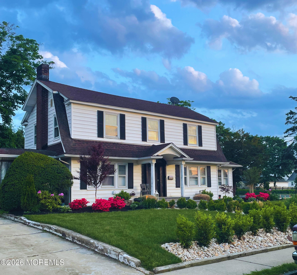 60 Pavilion Avenue - Photo 0