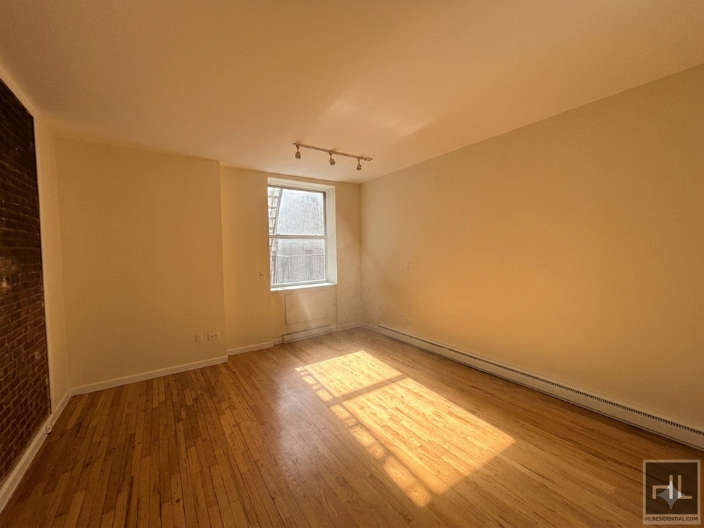 West 73 Street - Photo 0