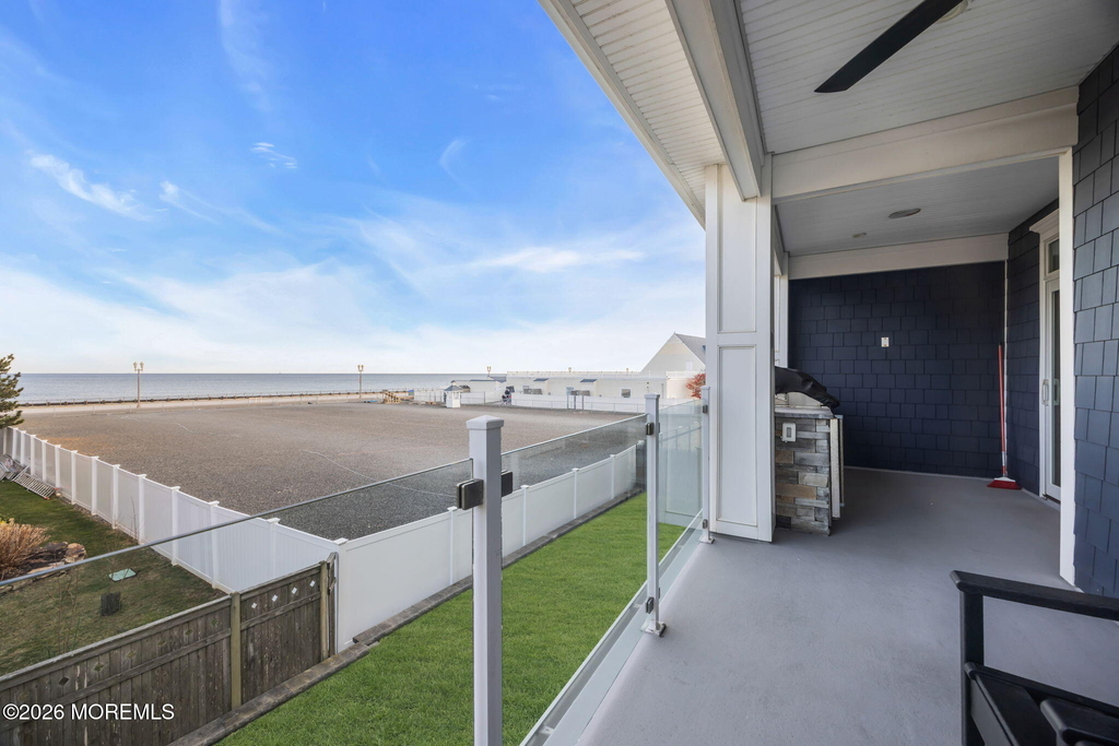 42 Marine Terrace - Photo 5