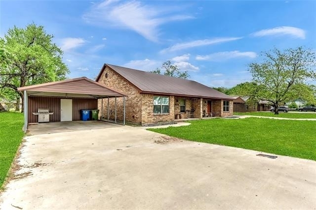 502 E Hughes Street - Photo 2