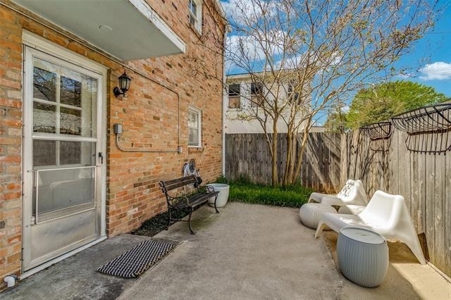 4558 Roland Avenue - Photo 11