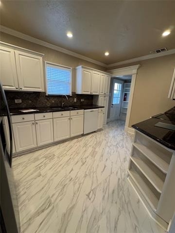 4558 Roland Avenue - Photo 7