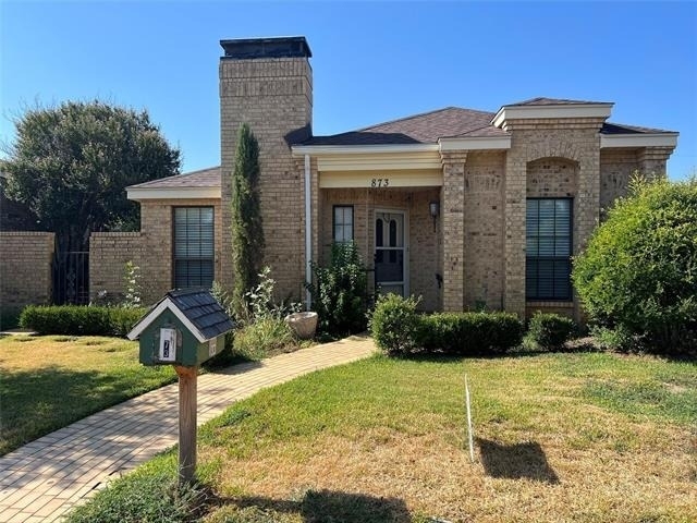 873 Cloverleaf Lane - Photo 0