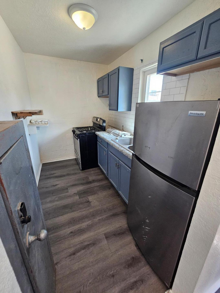 425 N 17th Drive - Photo 2