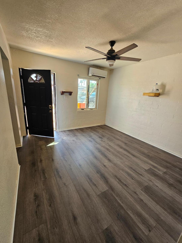 425 N 17th Drive - Photo 6