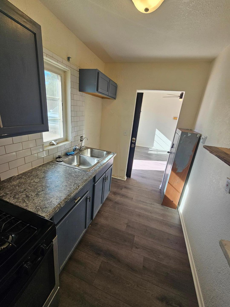 425 N 17th Drive - Photo 4