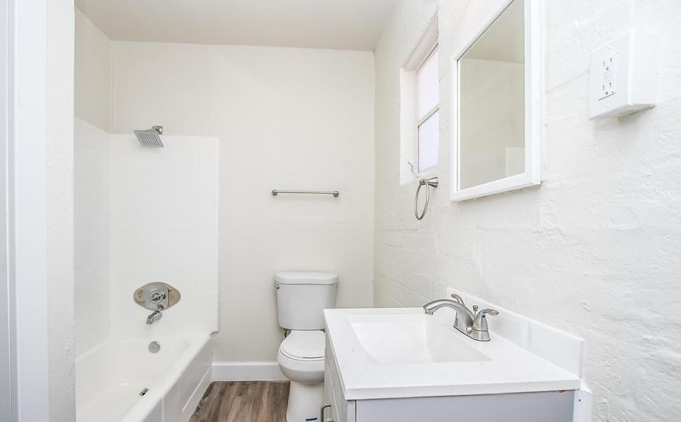 425 N 17th Drive - Photo 10