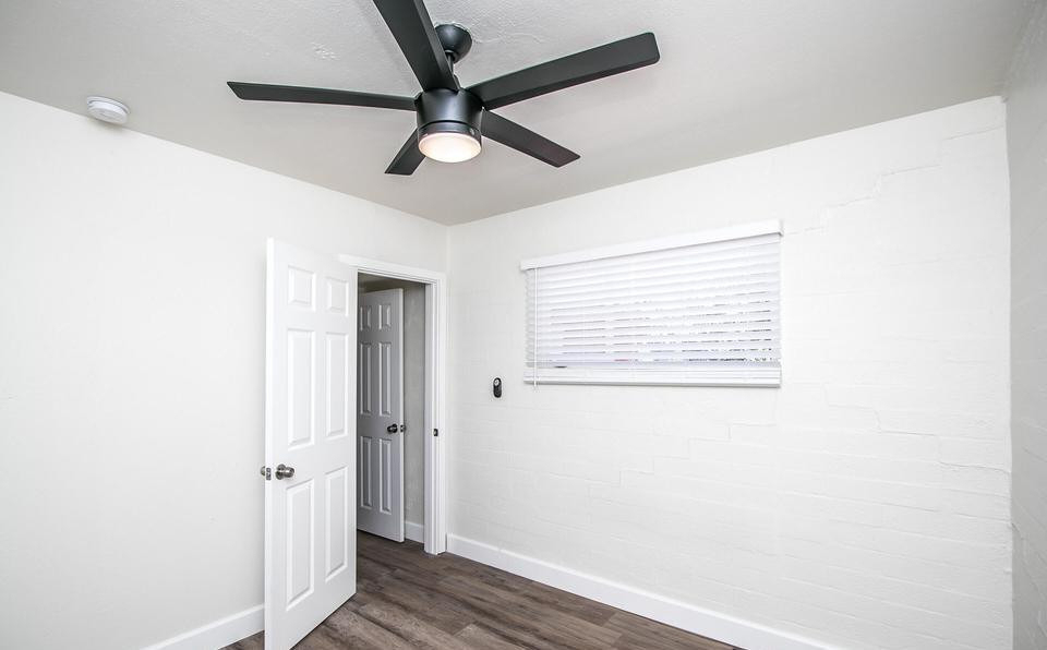 425 N 17th Drive - Photo 9