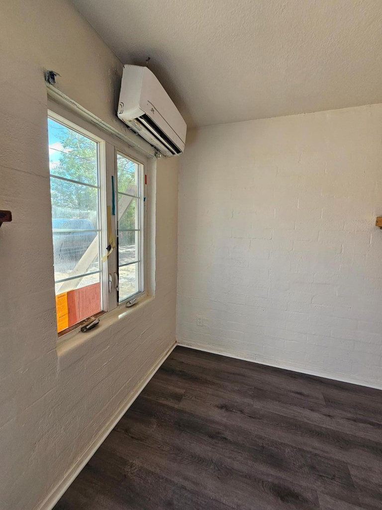 425 N 17th Drive - Photo 8