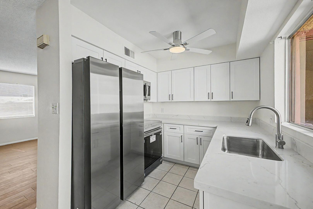 2605 E Lemon Street - Photo 7