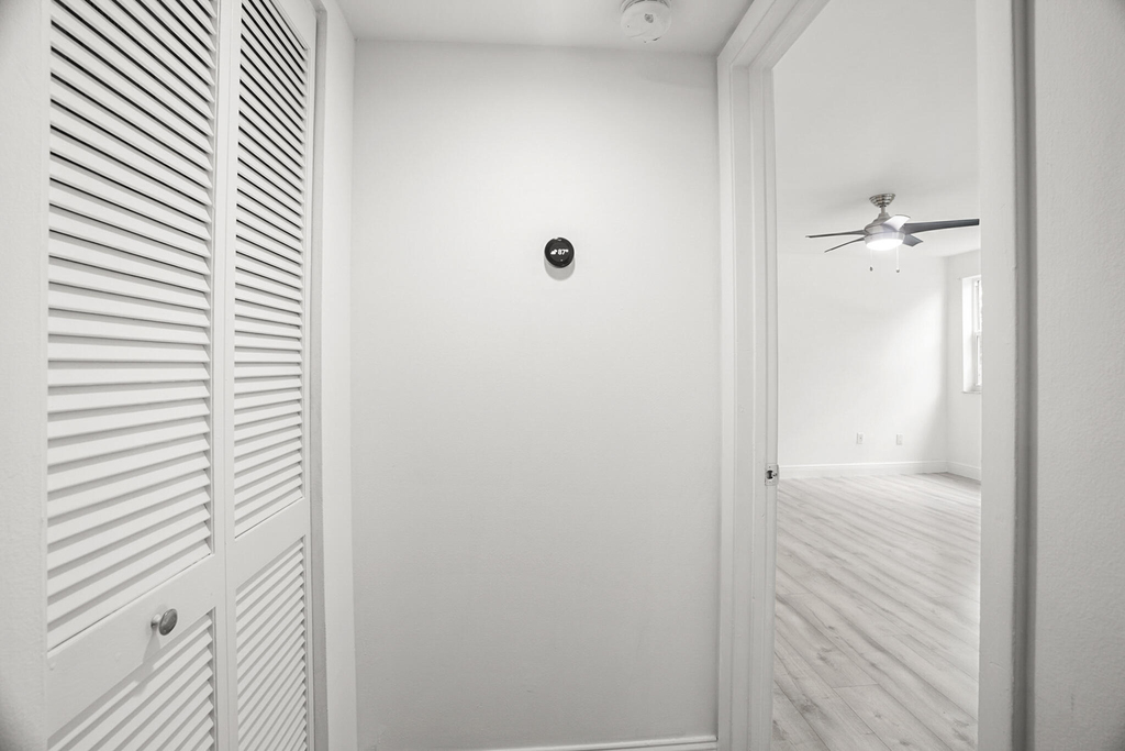 16141 Blatt Boulevard - Photo 10