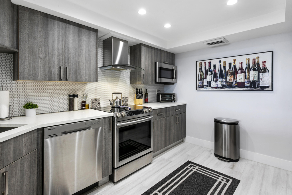 2400 Presidential Way - Photo 11