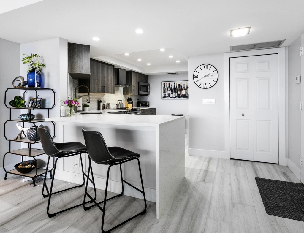 2400 Presidential Way - Photo 7