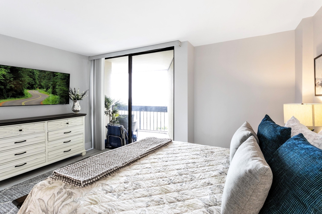 2400 Presidential Way - Photo 17