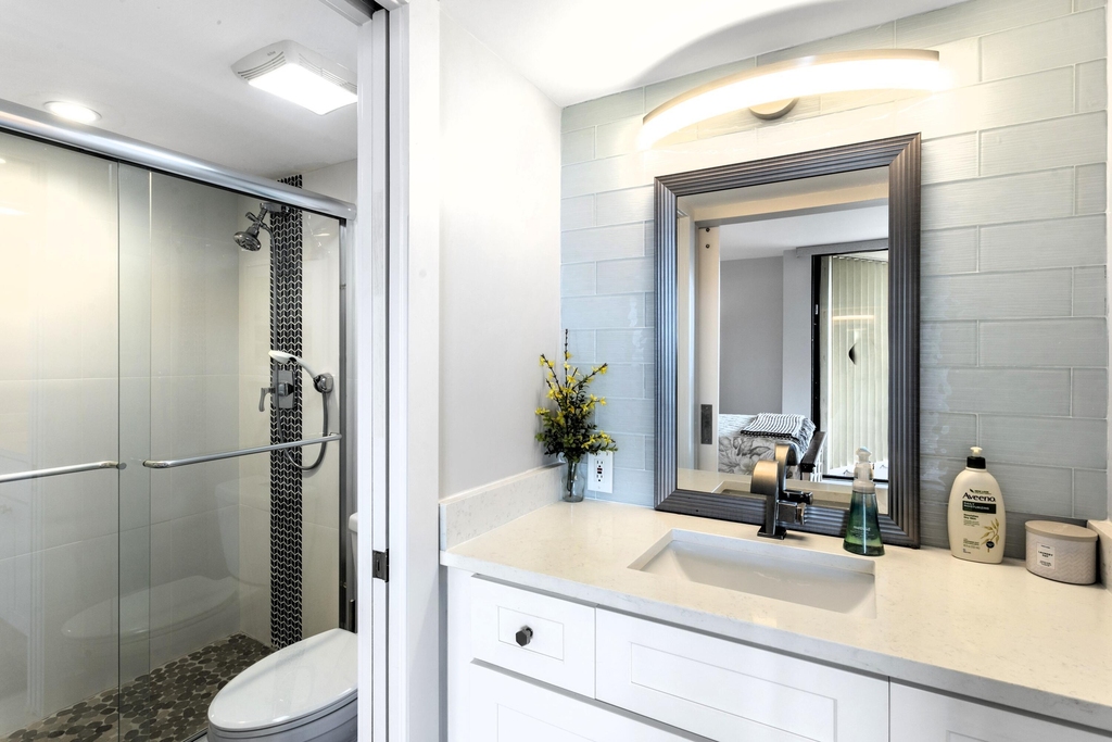 2400 Presidential Way - Photo 18