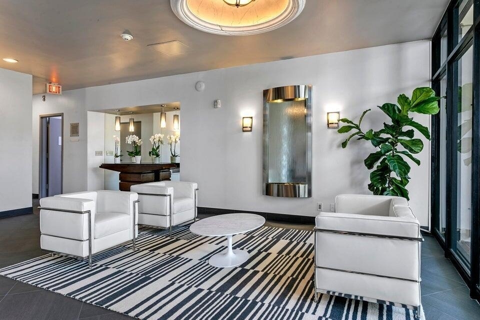2400 Presidential Way - Photo 28