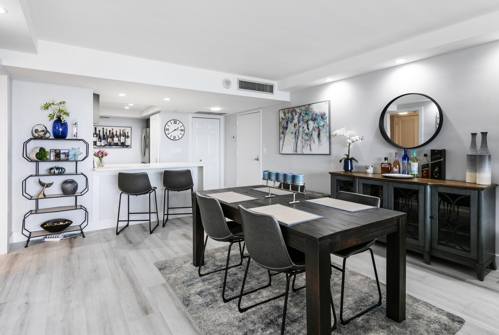 2400 Presidential Way - Photo 5