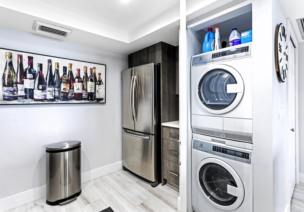 2400 Presidential Way - Photo 10