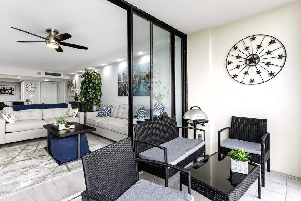2400 Presidential Way - Photo 20