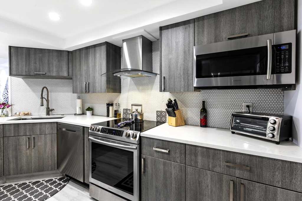 2400 Presidential Way - Photo 12