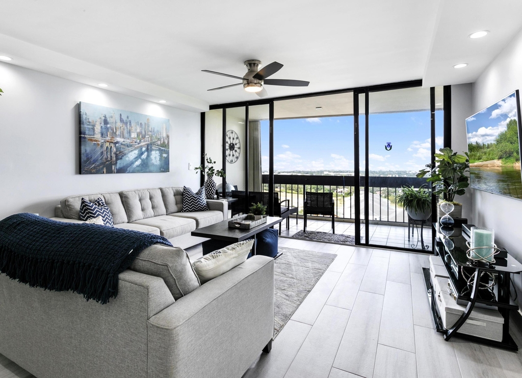 2400 Presidential Way - Photo 2