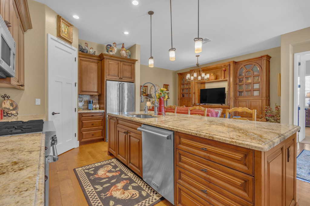 2555 S Benton - Photo 7