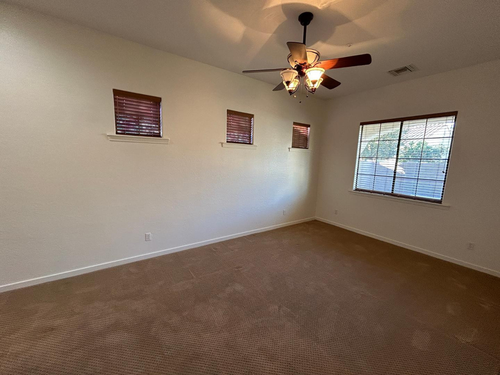 831 W Sycamore Court - Photo 8