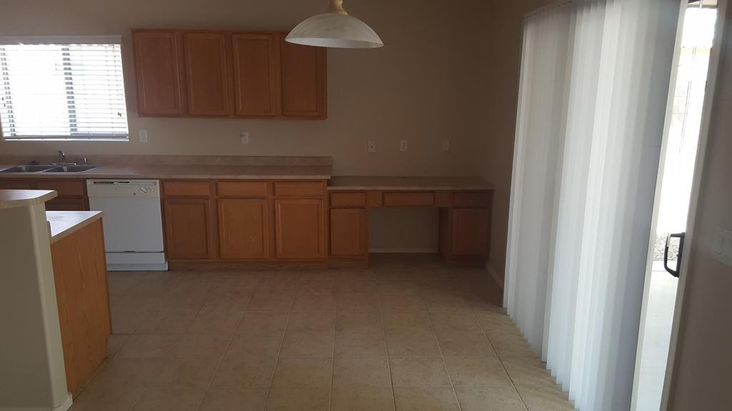 16198 W Hope Drive - Photo 6