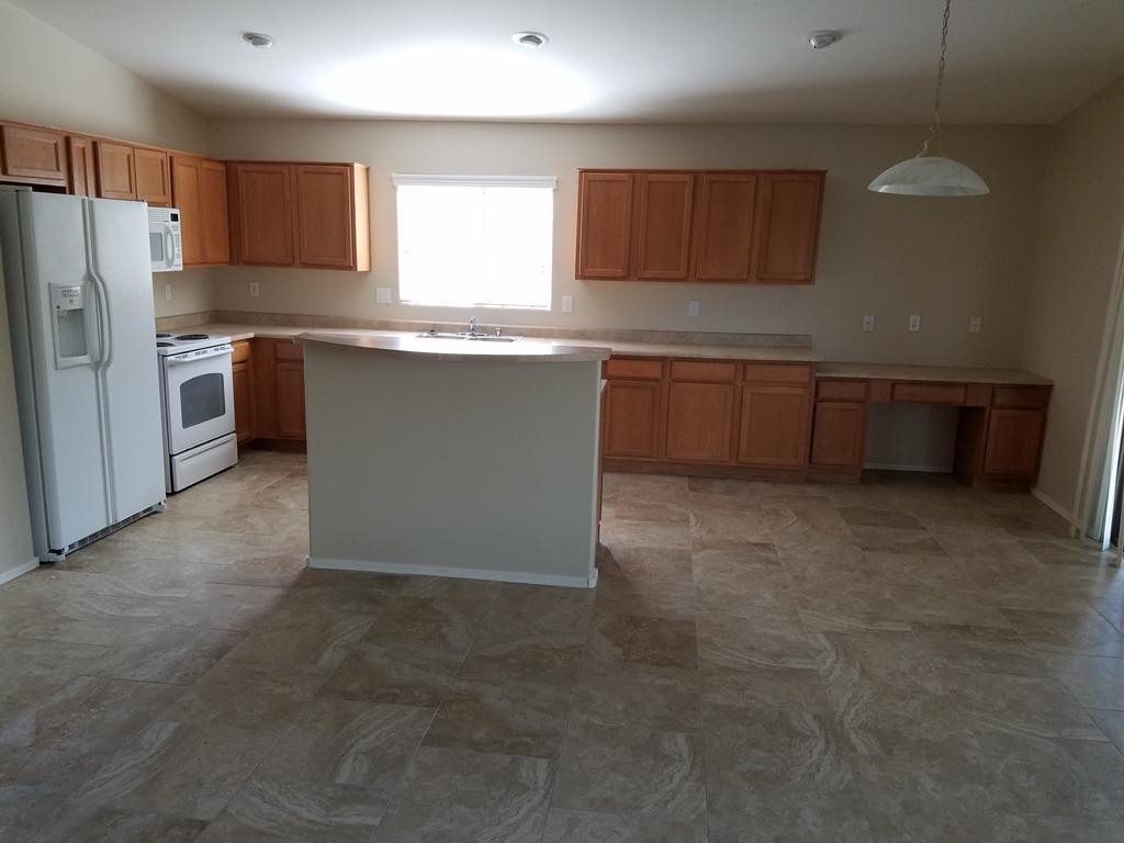 16198 W Hope Drive - Photo 4
