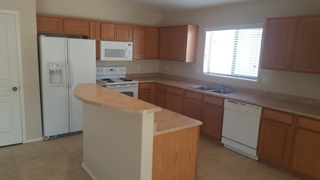 16198 W Hope Drive - Photo 5